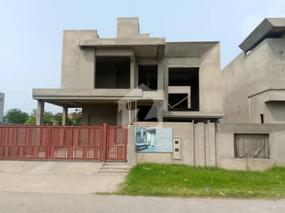 ڈی ایچ اے فیز 6 - بلاک جے فیز 6,ڈیفنس (ڈی ایچ اے),لاہور میں 6 کمروں کا 1 کنال مکان 10.4 کروڑ میں برائے فروخت۔