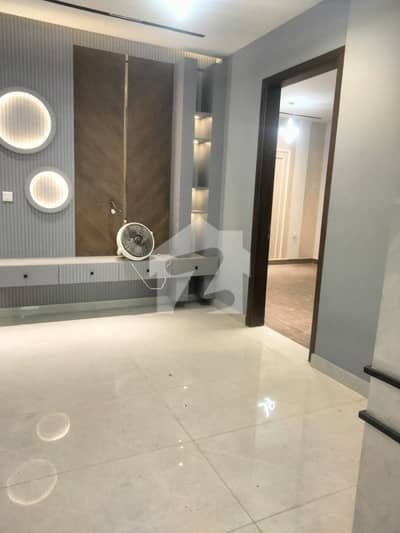 250, SQYARD GROUND FLOOR PORTION AVAILABLE BRAND NEW FOR SILENT COMMERCIAL OFFICE USED IT SOFTWARE HOUSE