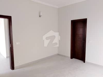 Triple Storey 240 Square Yards House Available In Gulshan-E-Iqbal - Block 5 For Sale
