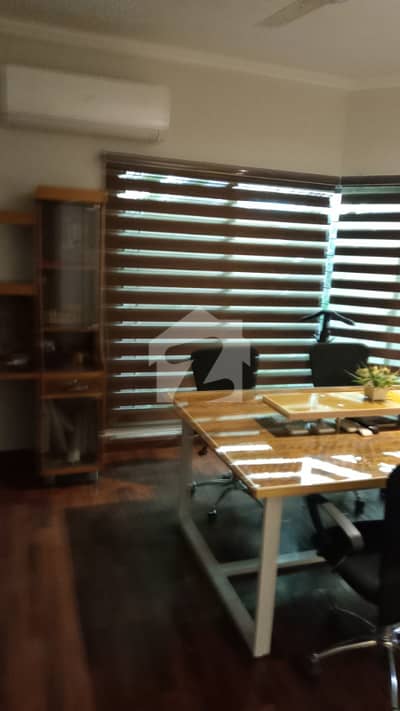 Gulberg Prime Location Oprational Hotel Building For Rent