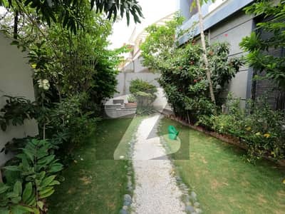 DHA PHASE 7 500 YARDS 6 BEDROOMS TILE FLOORING HIGHLY MAINTAINED BUNGALOW IS UP FOR SALE