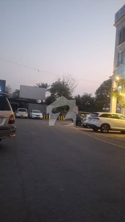 ڈی ایچ اے فیز 2 ڈیفنس (ڈی ایچ اے),لاہور میں 5 کمروں کا 4 مرلہ عمارت 11.85 کروڑ میں برائے فروخت۔