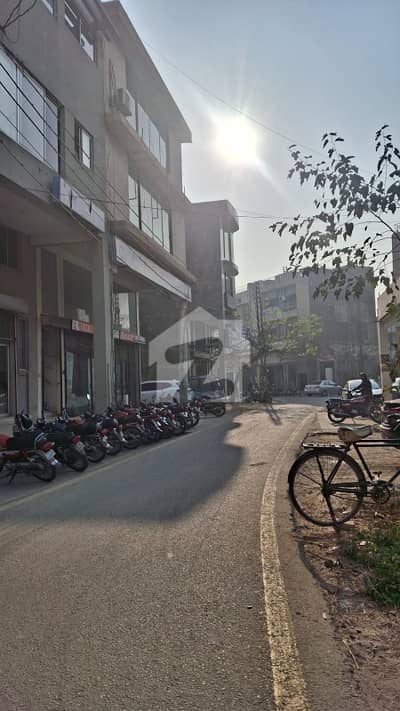 ڈی ایچ اے فیز 1 - بلاک کے فیز 1,ڈیفنس (ڈی ایچ اے),لاہور میں 4 مرلہ عمارت 7.35 کروڑ میں برائے فروخت۔