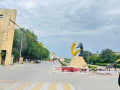 Facing Park 5 Marla Plot Available For Sale In Lake City Sector M-7 C2