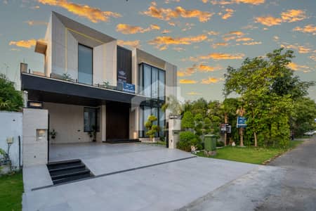 1-Kanal Elegant Family Residence in DHA Phase 7 5 Spacious Bedrooms & Luxury Living