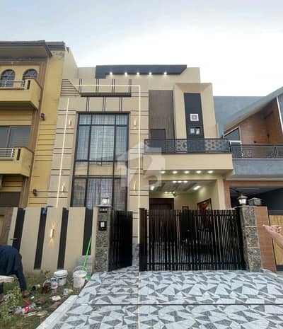 سٹی ہاؤسنگ سوسائٹی گوجرانوالہ میں 5 کمروں کا 5 مرلہ مکان 2.0 کروڑ میں برائے فروخت۔