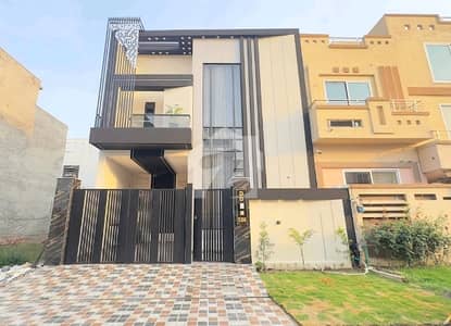 سٹی ہاؤسنگ سوسائٹی گوجرانوالہ میں 4 کمروں کا 5 مرلہ مکان 2.5 کروڑ میں برائے فروخت۔