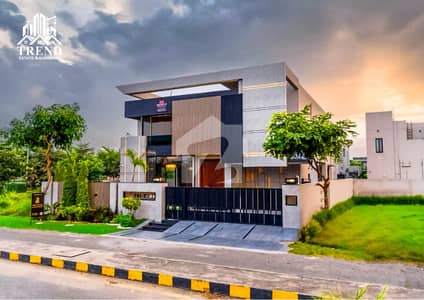 TOP LOCATION 1 KANAL DESIGNER HOUSE FOR SALE NEAR PARK