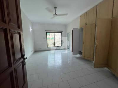 01 KANAL LOWER PORTION AVAILABLE FOR RENT