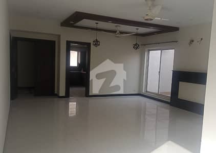 01 Kanal Slightly Used Beautiful Upper Portion Available For Rent At Very Hot Location with SEPRARTE GATE