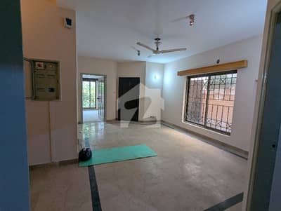 10 Marla House For Rent 4 Bed With 3 Bathroom Tvl D/D Kitchen Storage S/Q Rent,,125000