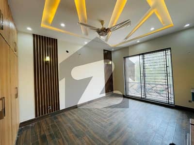 12 Marla Corner House For Rent