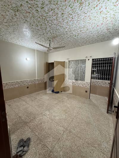 صدر صدر ٹاؤن,کراچی میں 3 کمروں کا 4 مرلہ فلیٹ 1.0 کروڑ میں برائے فروخت۔