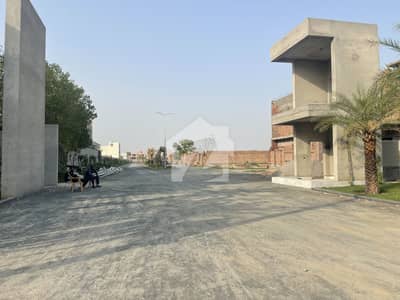 ایڈن ویلی فیصل آباد میں 5 مرلہ رہائشی پلاٹ 1.05 کروڑ میں برائے فروخت۔ ایڈن ویلی فیصل آباد میں 5 مرلہ رہائشی پلاٹ 1.05 کروڑ میں برائے فروخت۔