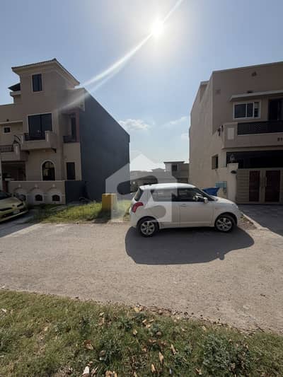 Abubakar block 7marla plot for sale
