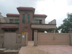 Askari 11, Sector B, 12 Marla, 04 Bed, Luxury House For Rent.