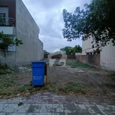 بحریہ ٹاؤن تکبیر بلاک بحریہ ٹاؤن سیکٹر B,بحریہ ٹاؤن,لاہور میں 10 مرلہ رہائشی پلاٹ 1.7 کروڑ میں برائے فروخت۔