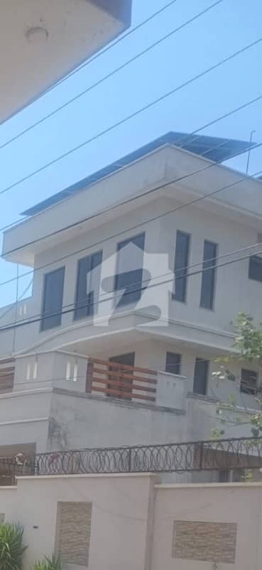 بنی گالہ اسلام آباد میں 10 کمروں کا 1 کنال مکان 8.5 کروڑ میں برائے فروخت۔