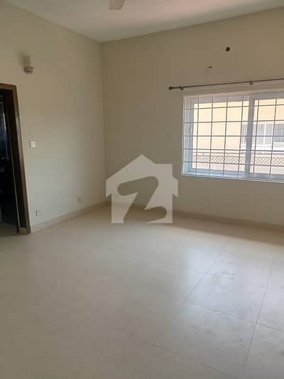 Portion 3 Bedrooms And 3 Bathrooms DD TV Lounge Kitchen For Rent