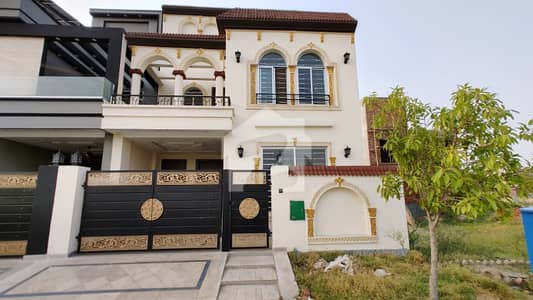 بحریہ نشیمن لاہور میں 3 کمروں کا 5 مرلہ مکان 1.39 کروڑ میں برائے فروخت۔