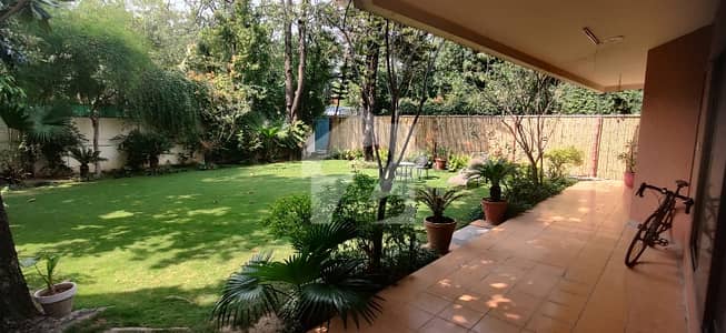 ای ۔ 7 اسلام آباد میں 4 کمروں کا 1 کنال مکان 10.5 لاکھ میں کرایہ پر دستیاب ہے۔