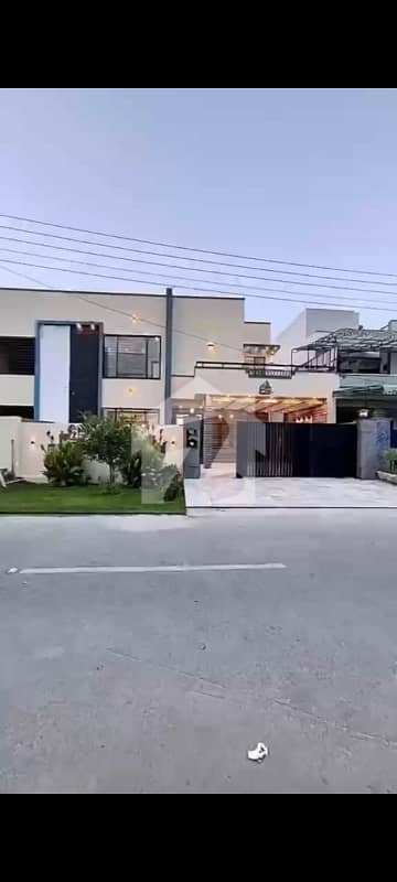 بش ایگزیکٹو ولاز ملتان میں 5 کمروں کا 10 مرلہ مکان 1.5 لاکھ میں کرایہ پر دستیاب ہے۔