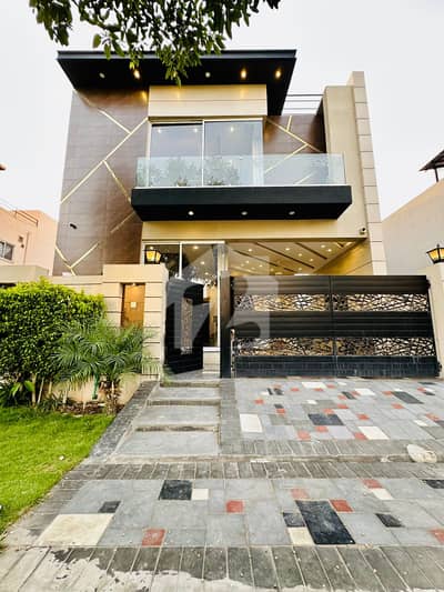 5 MARLA BRAND NEW HOUSE AVAILABLE FOR SALE IN DHA 9 TOWN IN REASONABLE PRICE