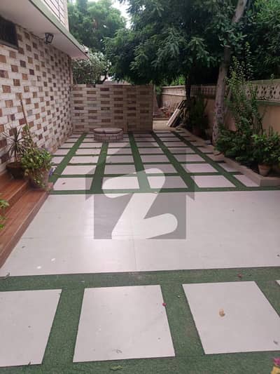 نارتھ ناظم آباد کراچی میں 4 کمروں کا 2 کنال بالائی پورشن 2.75 لاکھ میں کرایہ پر دستیاب ہے۔
