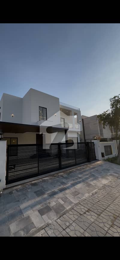 1kanal Brand New Designer House Up For Sale