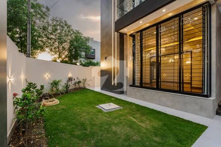 1 Kanal modern design beautiful corner house available for sale in reasonable price