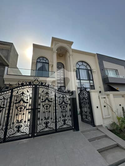 DHA PHASE5 10 MARLA LUXURY FULL HOUSE FOR RENT