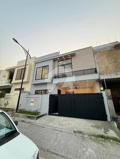 کوہستان انکلیو واہ کینٹ,واہ میں 6 کمروں کا 7 مرلہ مکان 3.35 کروڑ میں برائے فروخت۔