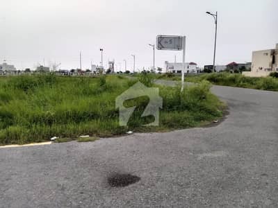ڈی ایچ اے فیز 7 - بلاک پی فیز 7,ڈیفنس (ڈی ایچ اے),لاہور میں 2 کنال رہائشی پلاٹ 7.15 کروڑ میں برائے فروخت۔