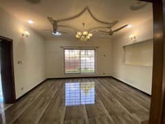 VIP 1 kanal Beautiful 3 Bedroom UPPER PORTION ( Gas Available & water Boring) Near Pwd Market's car packing Space Available