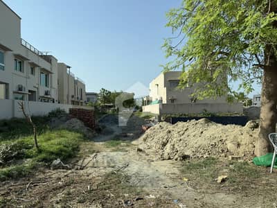 ڈی ایچ اے فیز 7 - بلاک ایکس فیز 7,ڈیفنس (ڈی ایچ اے),لاہور میں 10 مرلہ رہائشی پلاٹ 2.8 کروڑ میں برائے فروخت۔