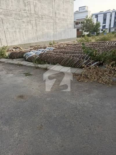 Plot for Sale in Al-Jadeed Residency, Karachi    Location: Al-Jadeed Residency  Size: 160 Sq. Yards  Demand: 1.15 Crore   Prime Location  Ideal for Dream Home Construction  Secure & Peaceful Environment  Excellent Investment Opportunity  Serious buyers are welcome to contact for more details and site visit.    Inbox or Call for Further Information.