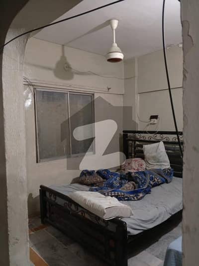 گلستانِِ جوہر ۔ بلاک 19 گلستانِ جوہر,کراچی میں 2 کمروں کا 3 مرلہ فلیٹ 30.0 لاکھ میں برائے فروخت۔