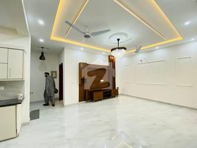 بحریہ ٹاؤن فیز 8 بحریہ ٹاؤن راولپنڈی,راولپنڈی میں 5 کمروں کا 7 مرلہ مکان 80.0 ہزار میں کرایہ پر دستیاب ہے۔