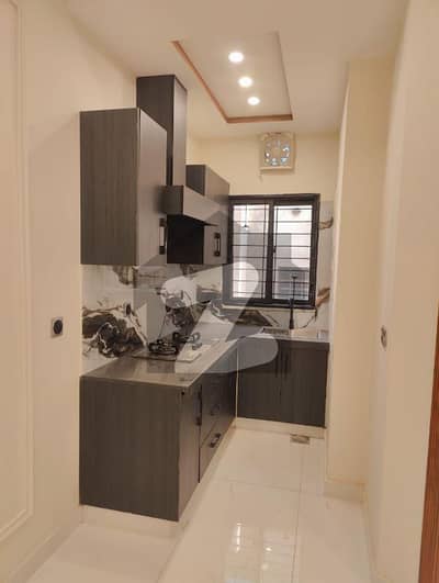 ONE BED STUDIO WITH KITCHEN AND BATH