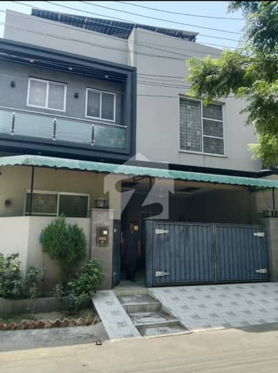 FULL FURNISHED+ CORNOR +40 FEET ROAD 6 MARLA iDiAL LOCATION LAXUARY HOUSE FOR SALE PRIME LOCATION PLOT FOR SALE IN JUBILEE TOWN BLOCK F