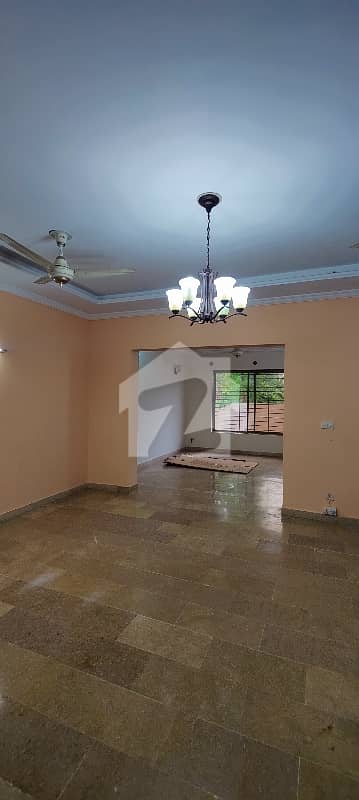 G10/2 50/80 Full House Available For Rent 5bedrooms Ideal Location
