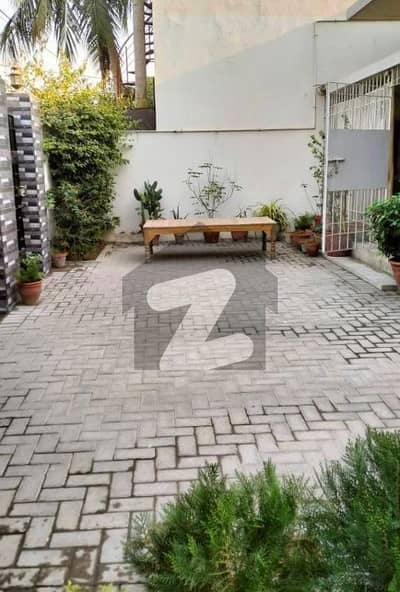 400 Sqyd Ground+One Office For Rent Ideal For School / Coaching Center | Gulshan Block 4