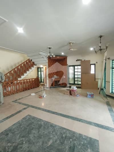 E11 Mind Blowing Location What A Outstanding Triple Story Full House For Rent
