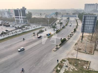 ڈی ایچ اے فیز 8 - کمرشل براڈوے ڈی ایچ اے فیز 8,ڈیفنس (ڈی ایچ اے),لاہور میں 8 مرلہ کمرشل پلاٹ 8.25 کروڑ میں برائے فروخت۔
