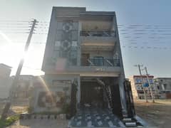 Ideal House Is Available For Sale In Lahore