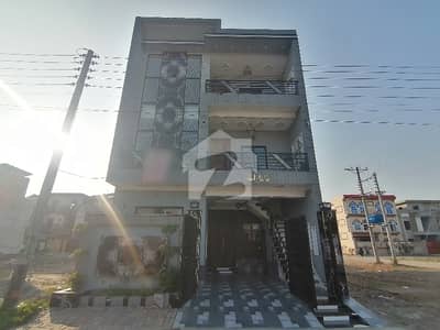 الرحمان فیز 2 - بلاک آئی الرحمان گارڈن فیز 2,الرحمان گارڈن,لاہور میں 4 کمروں کا 5 مرلہ مکان 2.4 کروڑ میں برائے فروخت۔