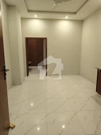 Prime Location Peshawar Road 430 Square Feet Flat Up For Sale