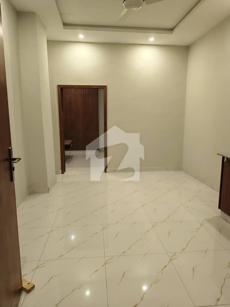 Prime Location Flat For sale In Peshawar Road Prime Location Flat For sale In Peshawar Road