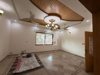 14 MARLA FULL HOUSE FOR RENT IN G13 ISLAMABAD IDEAL LOCATION OF G13