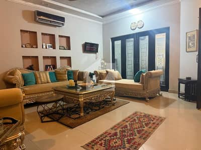 سرور روڈ کینٹ,لاہور میں 5 کمروں کا 1 کنال مکان 3.75 لاکھ میں کرایہ پر دستیاب ہے۔